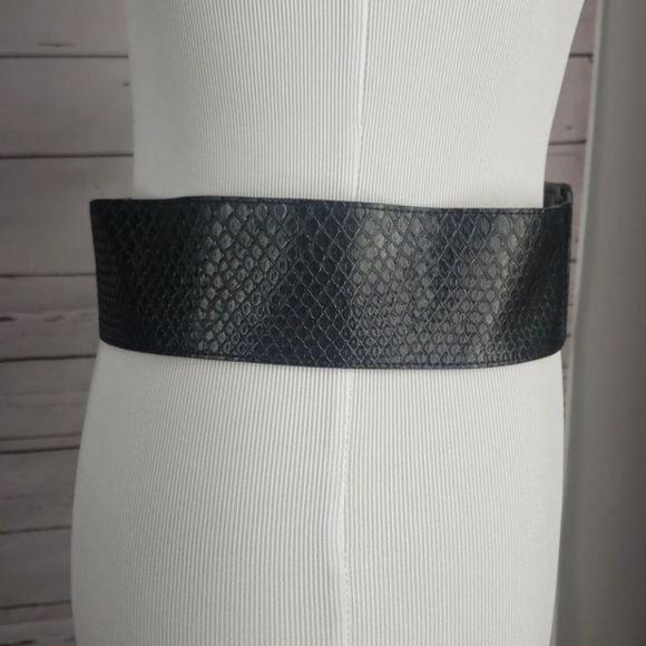 Vintage 80s Style Wide Black Waist  Hook Loop Belt - Picture 6 of 16